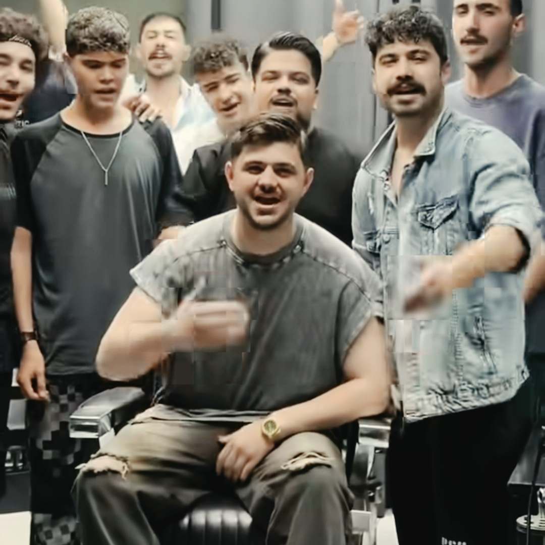 آهنگ جدید آرمان حسینی هنوز عکساتو میبینمو اشک تو چشامه